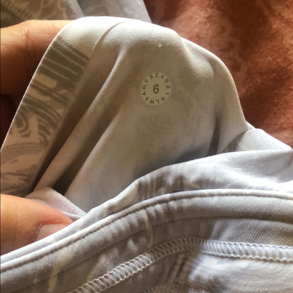 Lululemon 🍋 Time to Sweat crop 6 - Picture 2 of 5